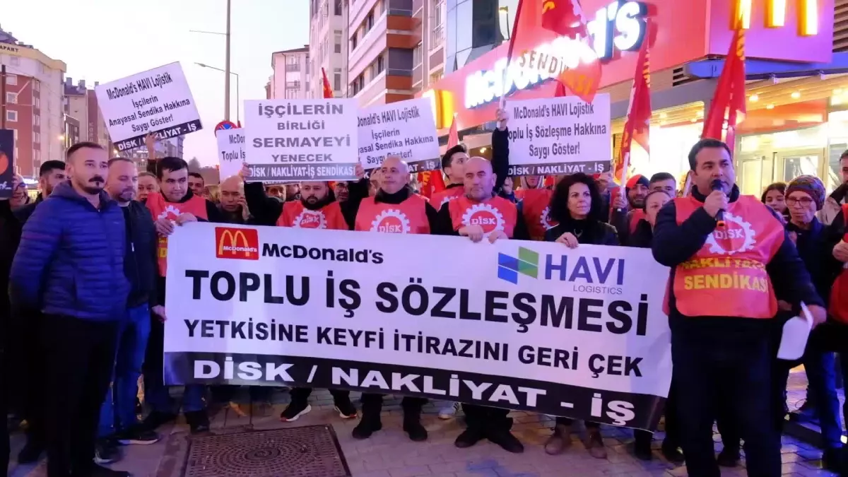 McDonald’s Önünde Eylem